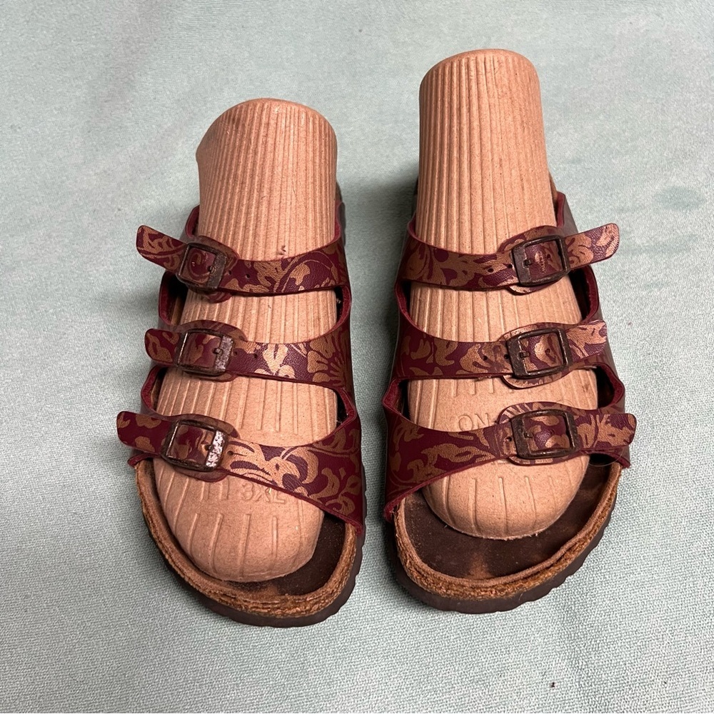 Birkenstock vegan red gold print  3‎ buckle Florida sandals slip on broke in